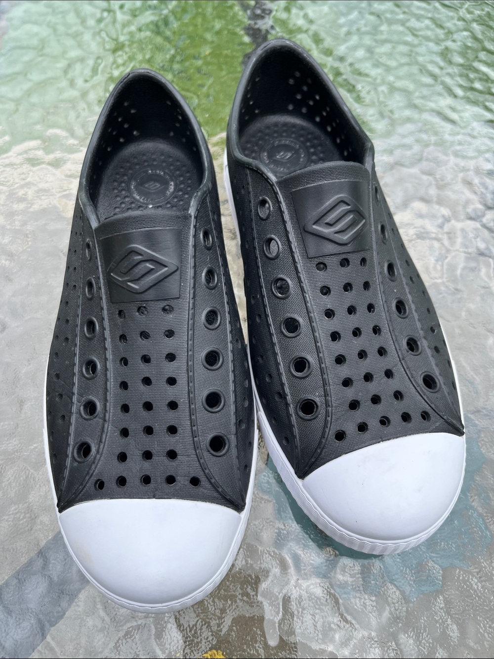 Saguaro Garden Slip-on Black & White Sneakers